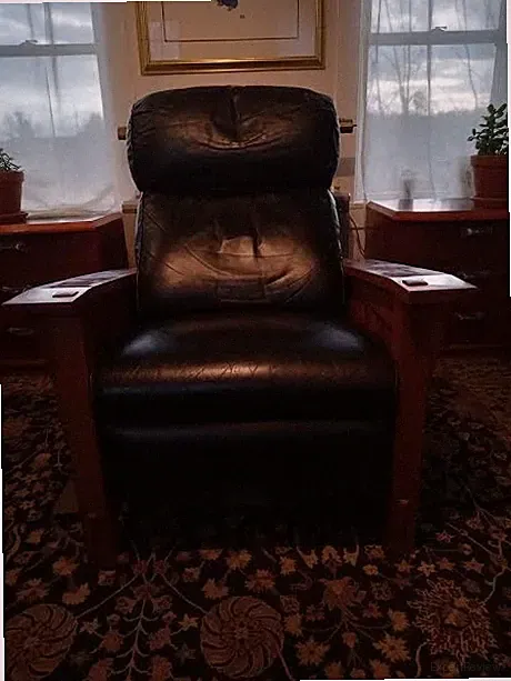 Stickley Bustle Back Spindle Morris Recliner